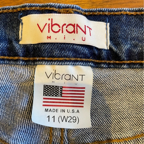 Basic Mom Jean by Vibrant M.i.U, size 29, in EUC - Picture 3 of 3